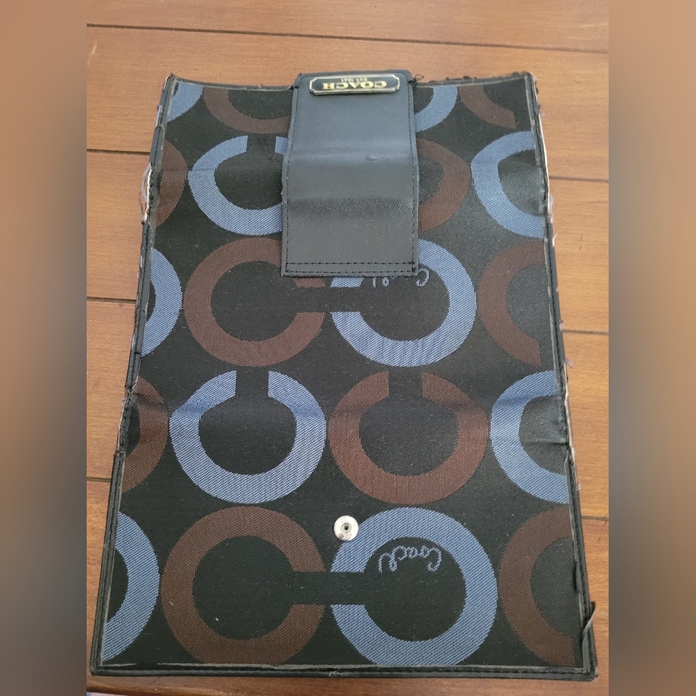Geniune Coach Tri-fold Wallet - Picture 3 of 6